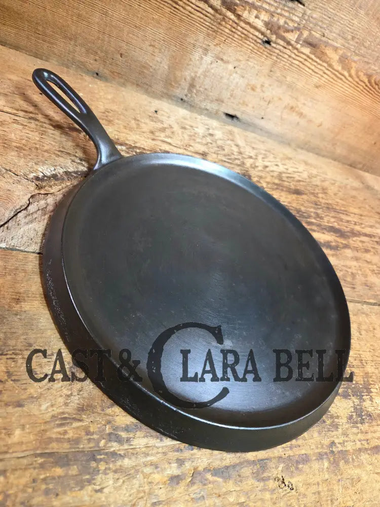 1920’s Favorite Piqua Ware #10 Round Cast Iron Griddle with Smiley Logo Griddle