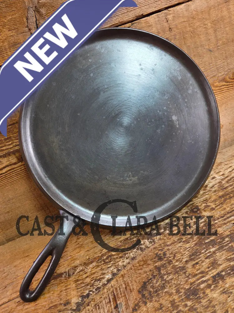 1920’s Favorite Piqua Ware #10 Round Cast Iron Griddle with Smiley Logo Griddle