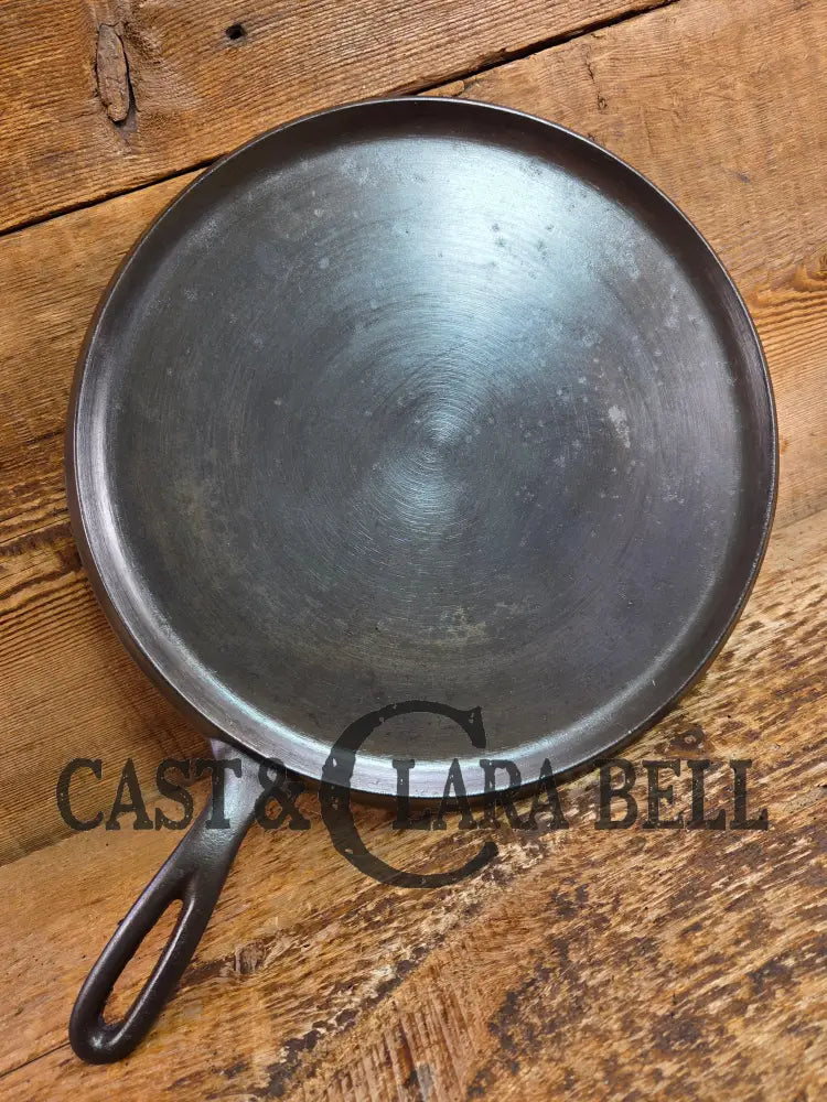 1920’s Favorite Piqua Ware #10 Round Cast Iron Griddle with Smiley Logo Griddle