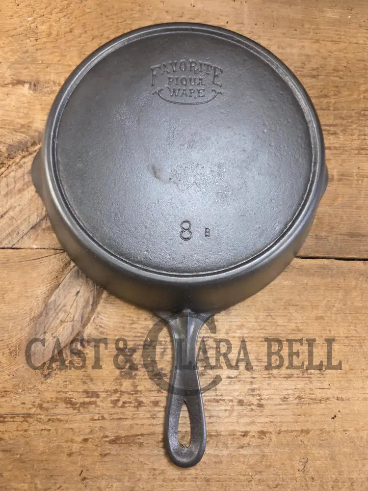 1920’s Favorite Piqua Ware #8 Cast Iron Skillet with Heat Ring and Smiley Logo 8B. SC24 Skillet
