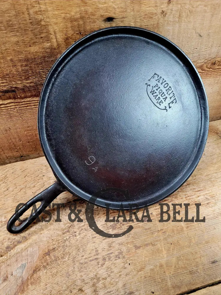 1920’s Favorite Piqua Ware #9 Round Cast Iron Griddle with Smiley Logo 9A. Perfect grilled cheese and pancakes Griddle