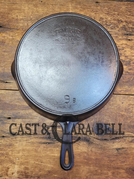 1920’S Favorite Piqua Ware No. 9 A Cast Iron Skillet With Heat Ring And ’Smiley’ Logo.