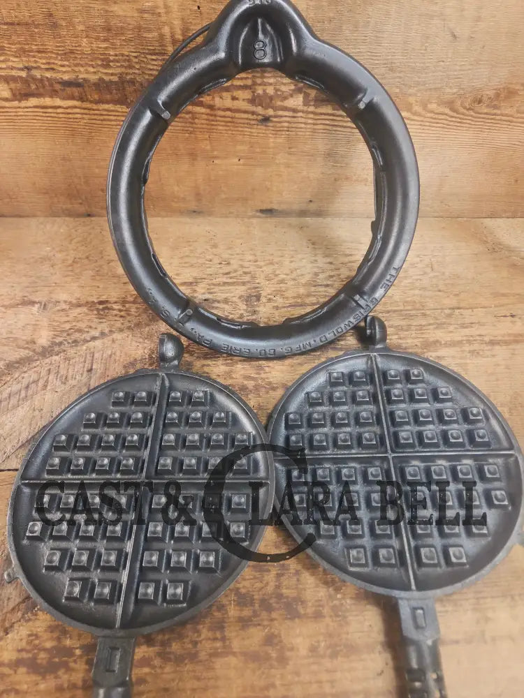 1920’s Griswold No. 8 Waffle Iron (314/315) with low (913) bailed base. Makes crispy waffles! Waffle Iron