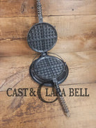 1920’s Griswold No. 8 Waffle Iron (314/315) with low (913) bailed base. Makes crispy waffles! Waffle Iron