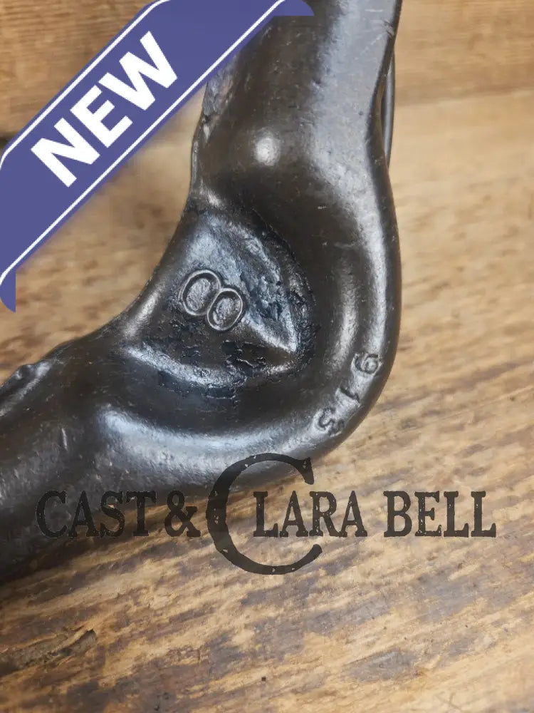 1920’s Griswold No. 8 Waffle Iron (314/315) with low (913) bailed base. Makes crispy waffles! Waffle Iron