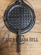 1920’s Griswold No. 8 Waffle Iron (314/315) with low (913) bailed base. Makes crispy waffles! Waffle Iron