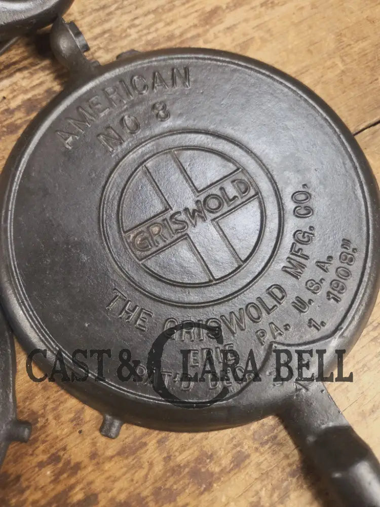 1920’s Griswold No. 8 Waffle Iron (314/315) with low (913) bailed base. Makes crispy waffles! Waffle Iron