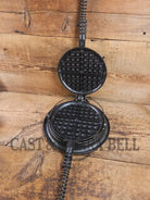 1920’s Griswold No. 8 Waffle Iron (314/315) with low (913) bailed base. Makes crispy waffles! - Waffle Iron