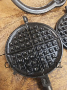 1920’s Griswold No. 8 Waffle Iron (314/315) with low (913) bailed base. Makes crispy waffles! Waffle Iron