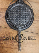 1920’s Griswold No. 8 Waffle Iron (314/315) with low (913) bailed base. Makes crispy waffles! Waffle Iron