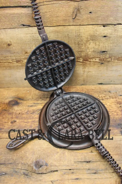 1920’S Griswold No. 8 Waffle Iron (886/885) With Base 884