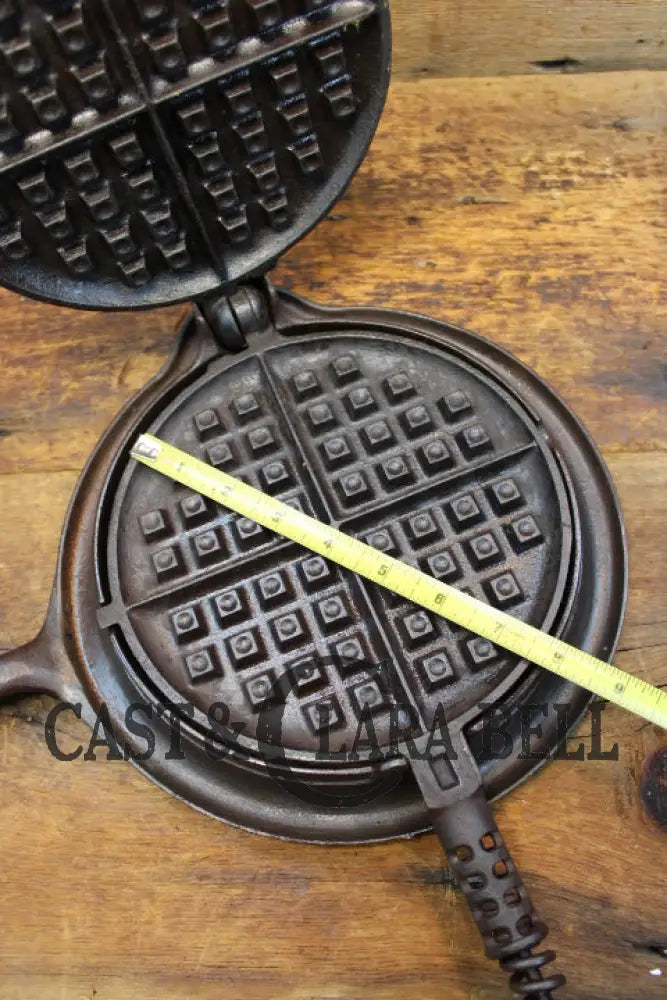 1920’S Griswold No. 8 Waffle Iron (886/885) With Base 884