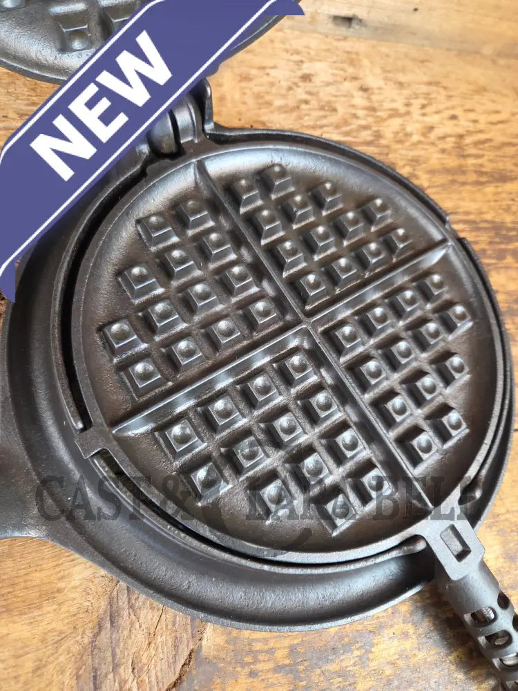 1920’s Griswold No. 8 Waffle Iron (886/885) with original handles & short base 795 - Waffle Iron