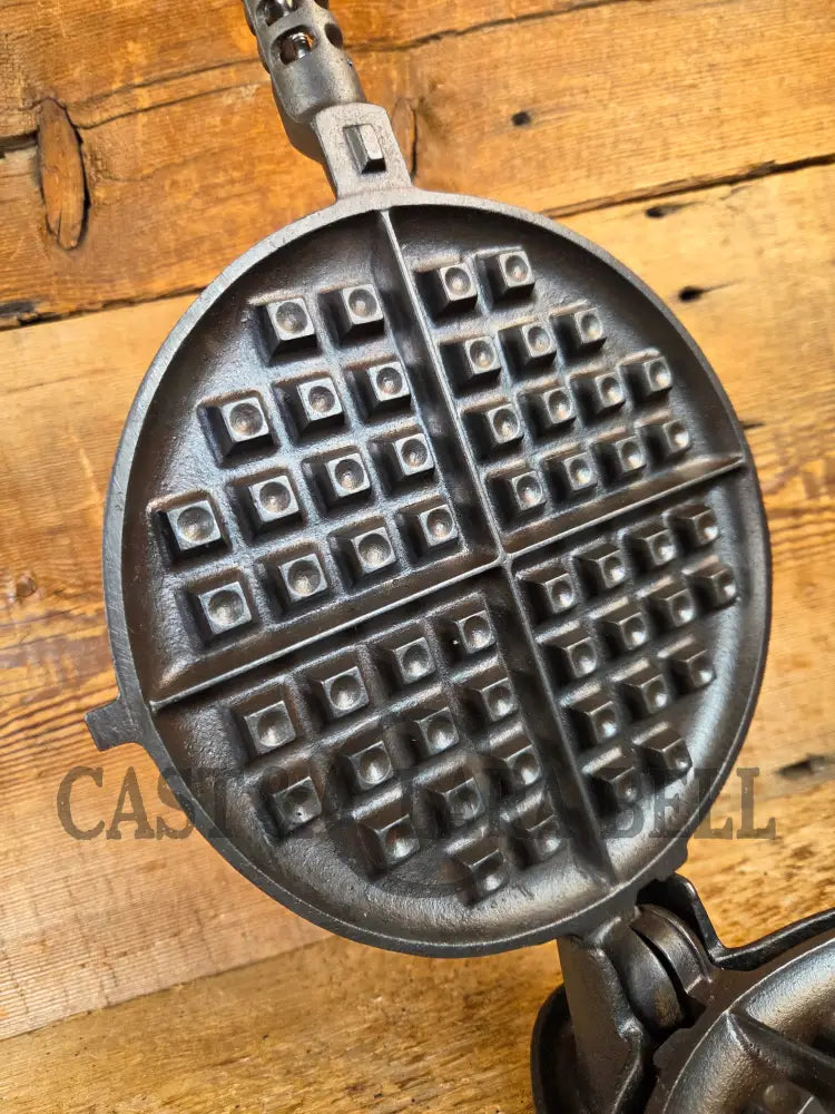 1920’s Griswold No. 8 Waffle Iron (886/885) with original handles & short base 795 - Waffle Iron