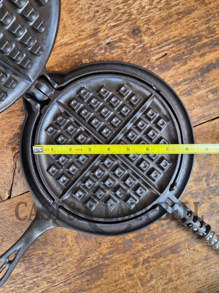 1920’s Griswold No. 8 Waffle Iron (886/885) with original handles & short base 795 - Waffle Iron