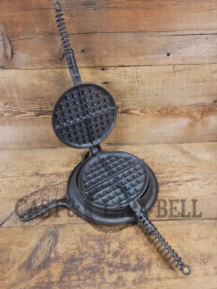 1920’s Griswold No. 8 Waffle Iron (886/885) with original handles & short base 884 - Waffle Iron