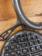 1920’s Griswold No. 8 Waffle Iron (886/885) with short base 795 and original wood handles Waffle Iron