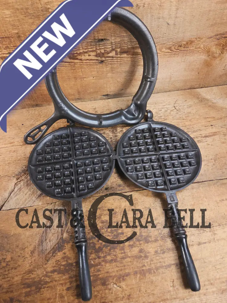 1920’s Griswold No. 8 Waffle Iron (886/885) with short base 795 and original wood handles Waffle Iron