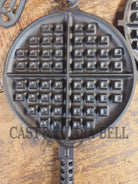 1920’s Griswold No. 8 Waffle Iron (886/885) with short base 795 and original wood handles - Waffle Iron