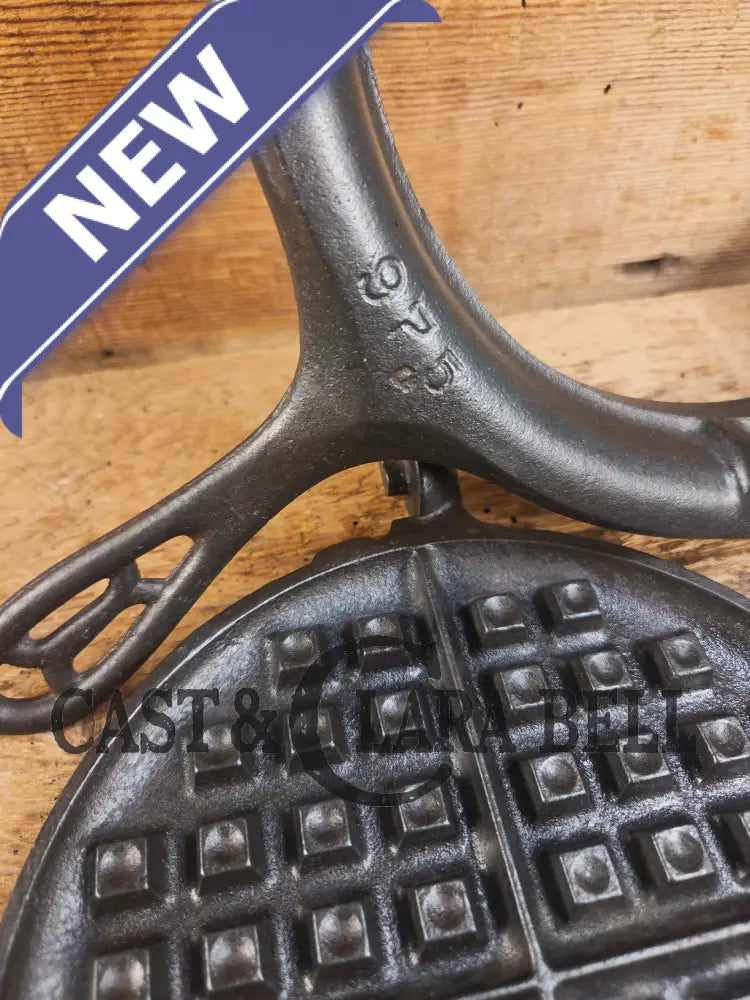 1920’s Griswold No. 8 Waffle Iron (886/885) with short base 795 and original wood handles Waffle Iron