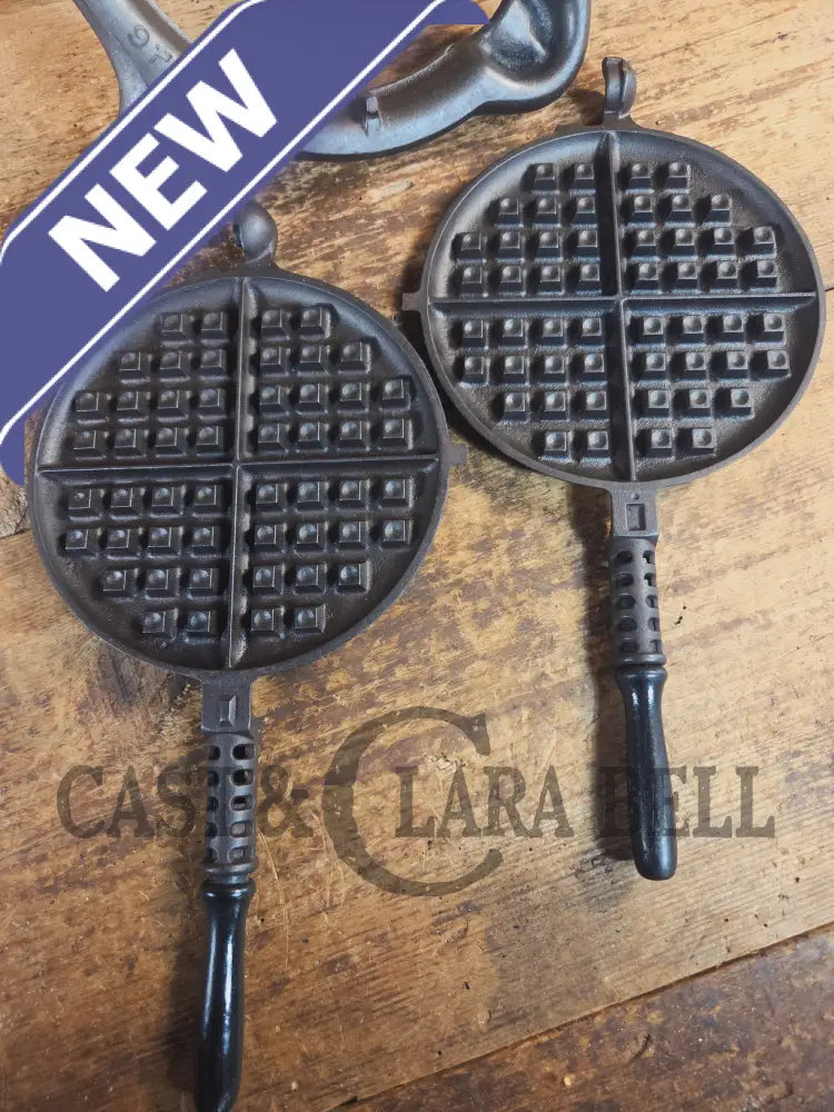 1920’s Griswold No. 8 Waffle Iron (886/885) with short base 795 and original wood handles - Waffle Iron