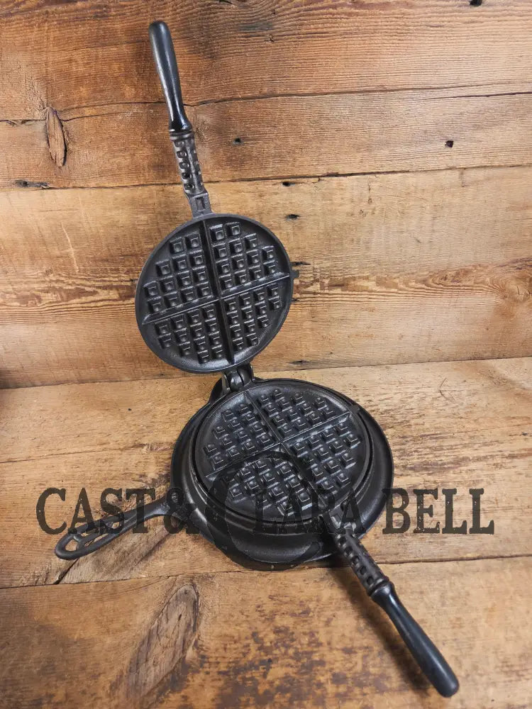 1920’s Griswold No. 8 Waffle Iron (886/885) with short base 795 and original wood handles Waffle Iron
