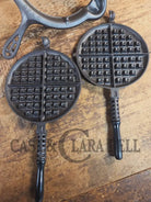 1920’s Griswold No. 8 Waffle Iron (886/885) with short base 795 and original wood handles - Waffle Iron