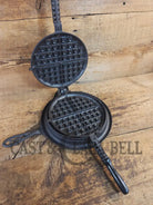 1920’s Griswold No. 8 Waffle Iron (886/885) with short base 795 and original wood handles - Waffle Iron