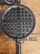 1920’s Griswold No. 8 Waffle Iron (886/885) with short base 795 and original wood handles Waffle Iron
