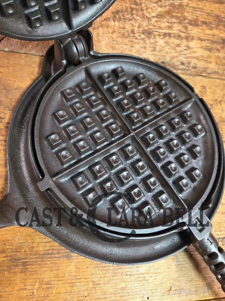 1920’s Griswold No. 8 Waffle Iron (886/885) with short base 795 H Waffle Iron