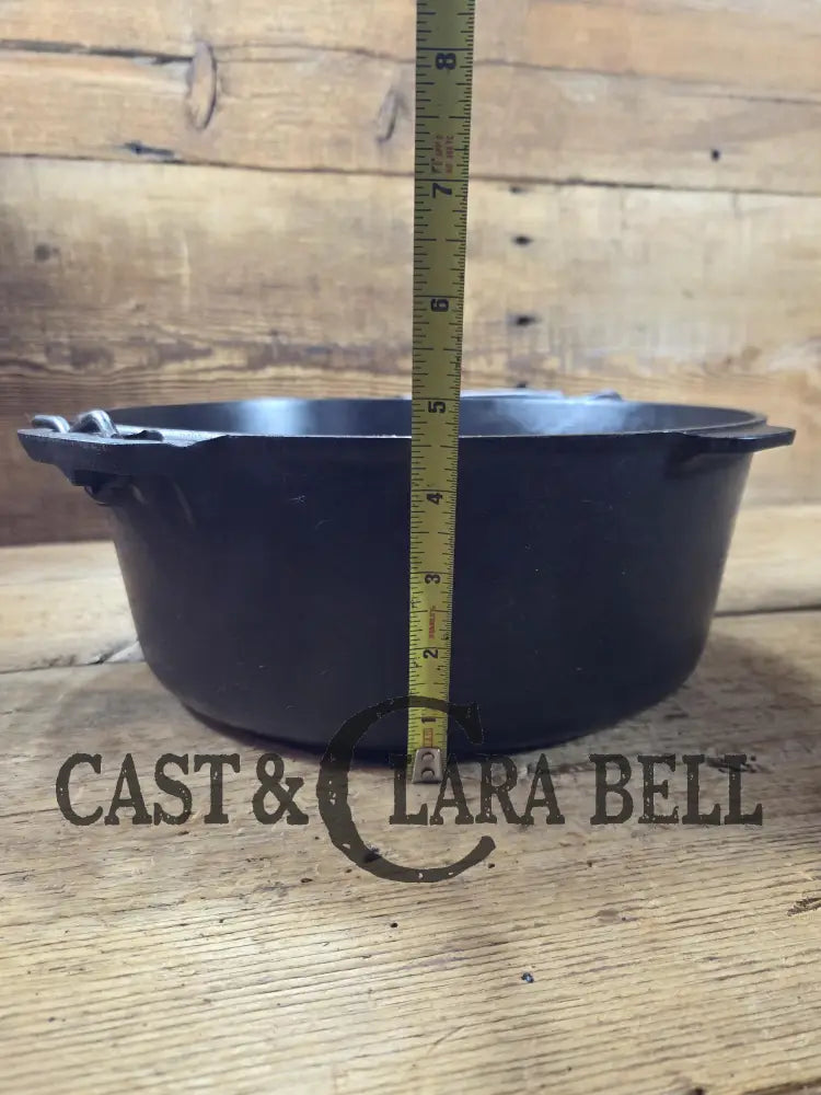 1920’s Griswold No. 9 Tite Top Dutch Oven (834) with Large Block Logo and EZ Clean Low Lid (2552). 7 Quarts Dutch Ovens