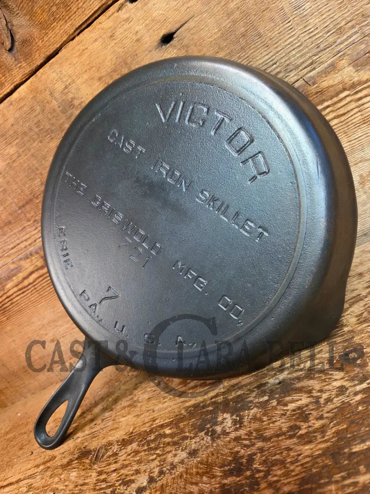 1920’s Griswold’s Victor #7 Skillet with Heat Ring Fully Marked 721. Amazing Sauté skillet - Skillet