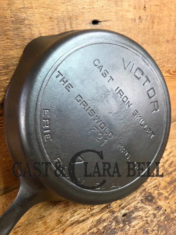 1920’s Griswold’s Victor #7 Skillet with Heat Ring Fully Marked 721. Amazing Sauté skillet Skillet