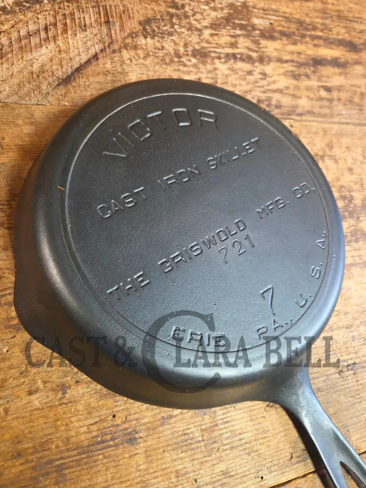 1920’s Griswold’s Victor #7 Skillet with Heat Ring Fully Marked 721. Amazing Sauté skillet - Skillet