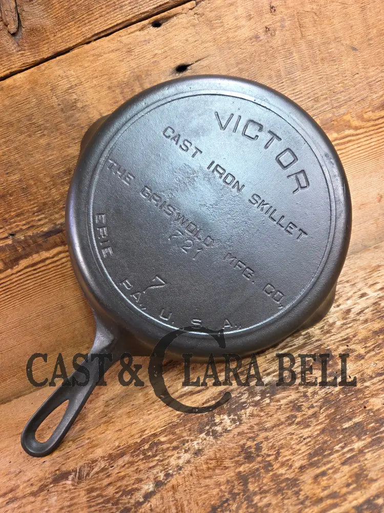 1920’s Griswold’s Victor #7 Skillet with Heat Ring Fully Marked 721. Amazing Sauté skillet Skillet