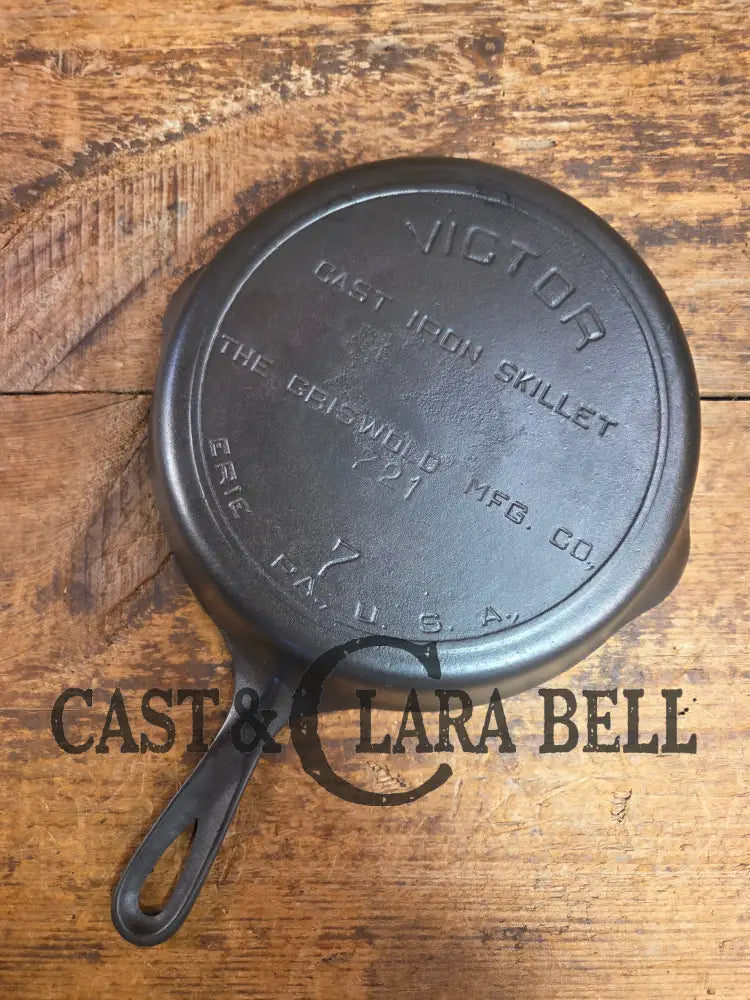 1920’s Griswold’s Victor #7 Skillet with Heat Ring Fully Marked 721. Amazing Sauté skillet Skillet