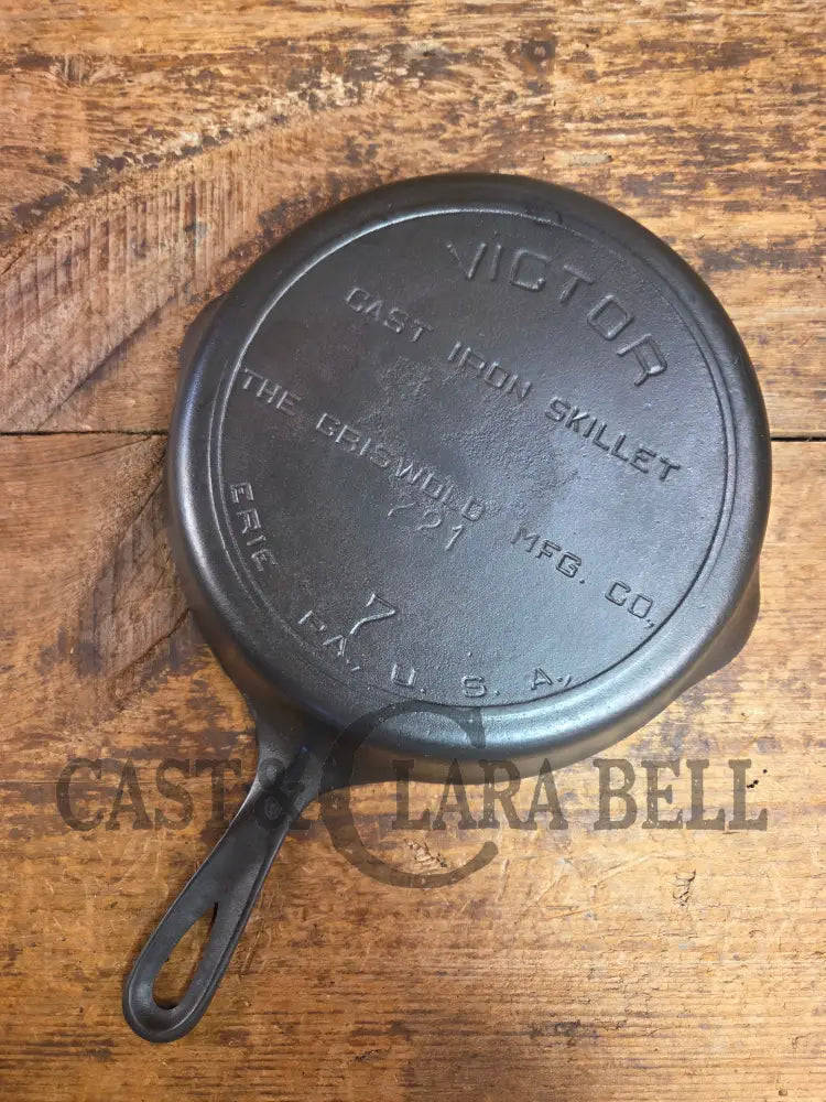 1920’s Griswold’s Victor #7 Skillet with Heat Ring Fully Marked 721. Amazing Sauté skillet Skillet