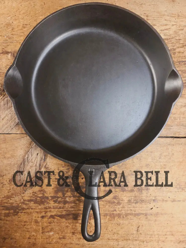 1920’s Griswold’s Victor #9 Skillet with Heat Ring 723. Hard to Find and Amazing in the kitchen! Skillet
