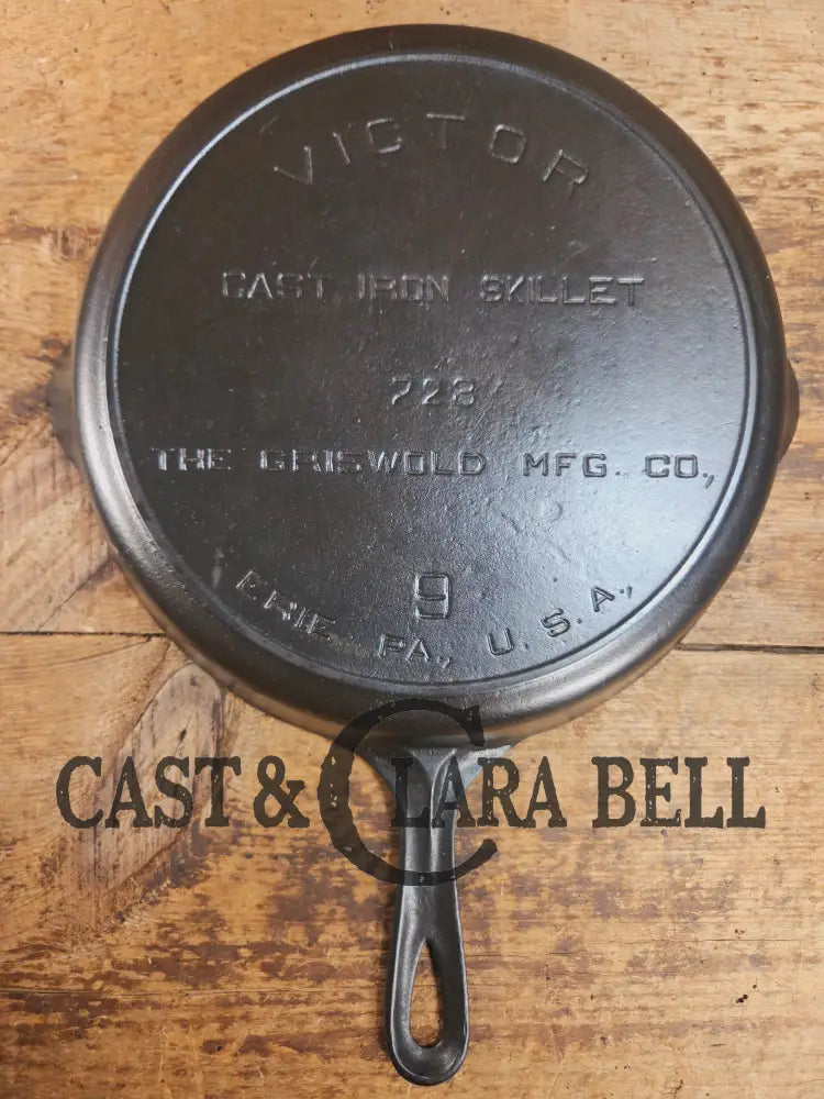 1920’s Griswold’s Victor #9 Skillet with Heat Ring 723. Hard to Find and Amazing in the kitchen! Skillet