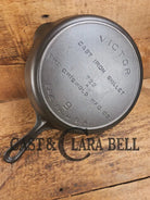 1920’s Griswold’s Victor #9 Skillet with Heat Ring 723. Hard to Find and Amazing in the kitchen! Skillet