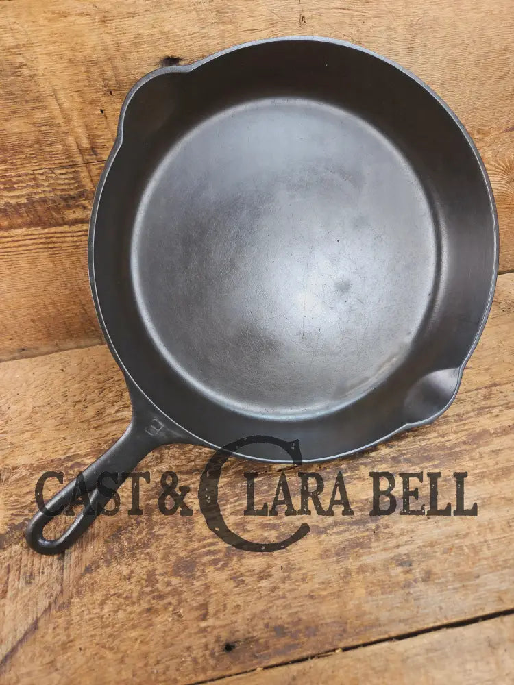 1920’s Griswold’s Victor #9 Skillet with Heat Ring 723. Hard to Find and Amazing in the kitchen! Skillet