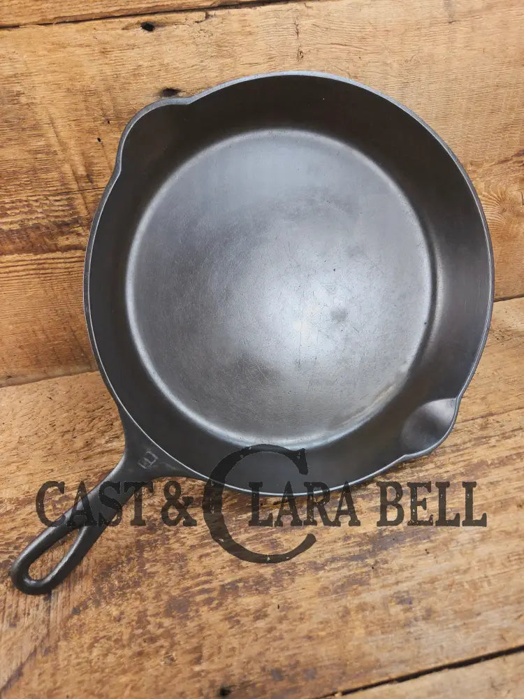 1920’s Griswold’s Victor #9 Skillet with Heat Ring 723. Hard to Find and Amazing in the kitchen! Skillet