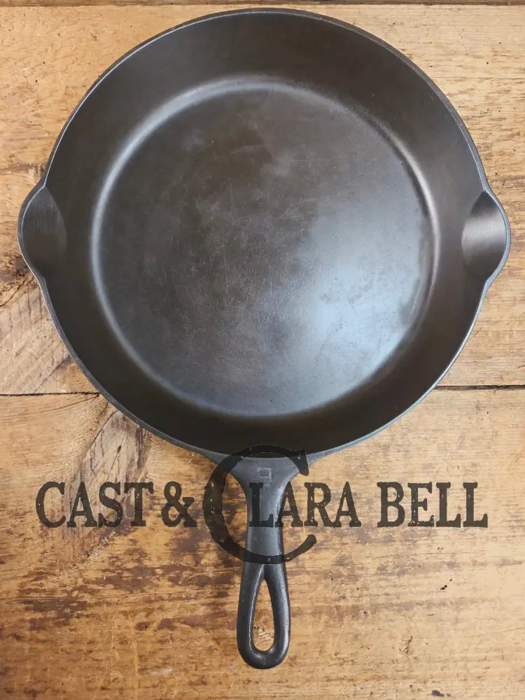 1920’s Griswold’s Victor #9 Skillet with Heat Ring 723. Hard to Find and Amazing in the kitchen! Skillet