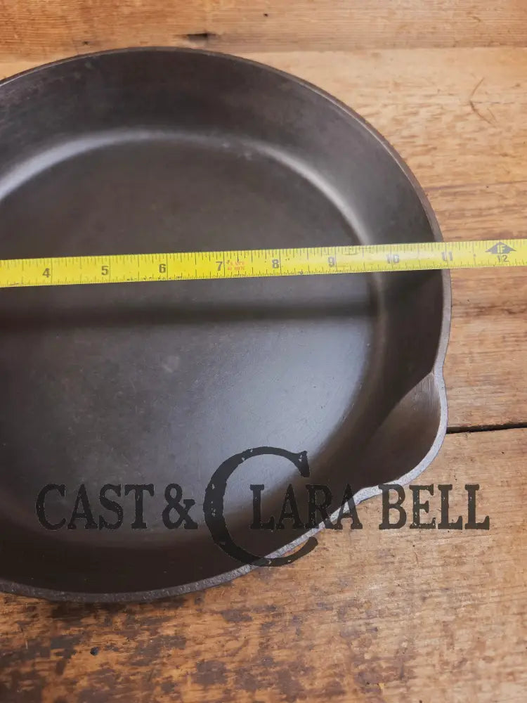 1920’s Griswold’s Victor #9 Skillet with Heat Ring 723. Hard to Find and Amazing in the kitchen! Skillet