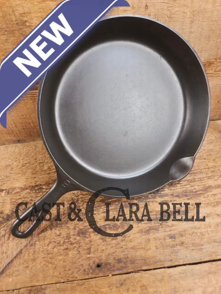 1920’s Griswold’s Victor #9 Skillet with Heat Ring 723. Hard to Find and Amazing in the kitchen! Skillet