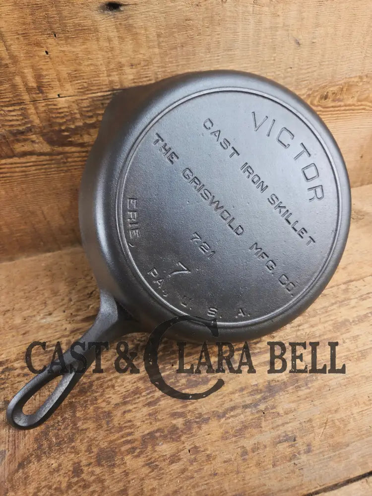 1920’s Griswold’s Victor ’Upside down’ #7 Skillet with Heat Ring Fully Marked 721. Amazing Saute skillet Skillet