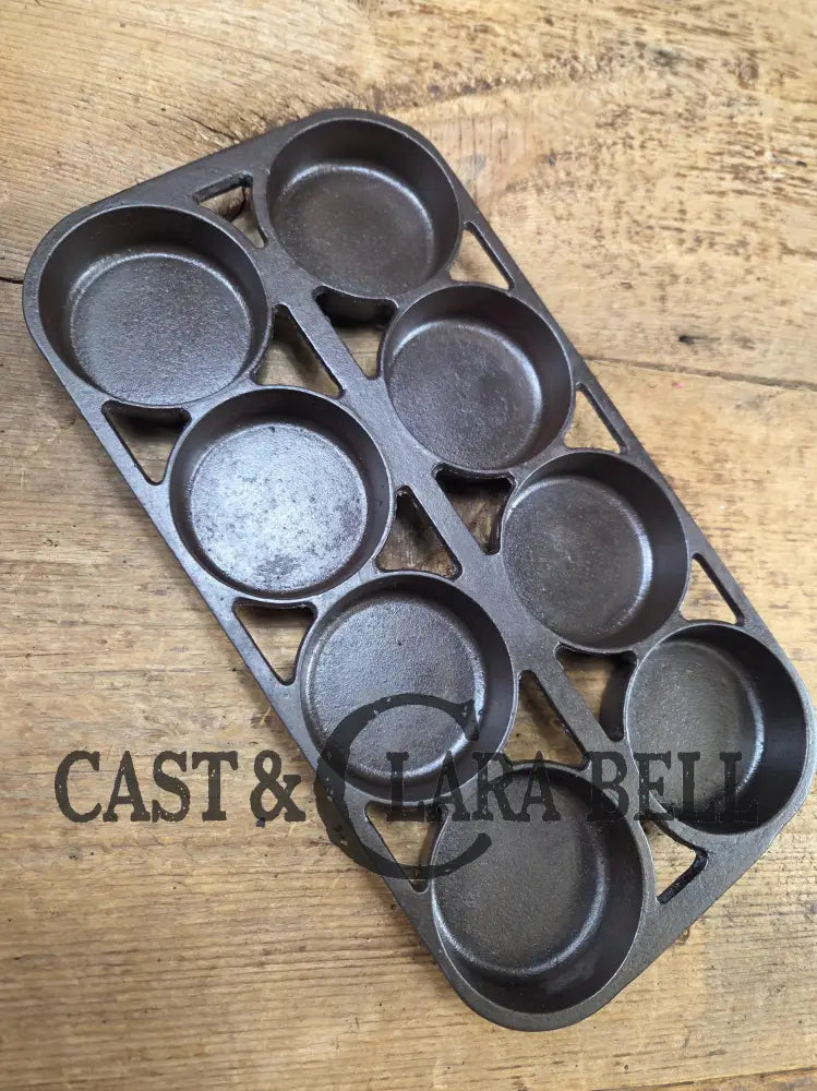 1920’s Hard to find Griswold No. 8 Muffin Pan 8 cup ERIE 946. Variation 4 Rarity 3. Beautiful pan! Restored and Ready