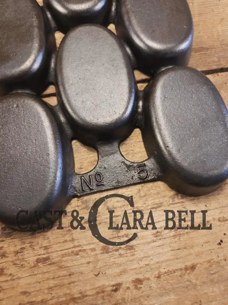 1920’s Not seen often! Fully Marked Griswold No. 5 #943 p/n Muffin Gem Pan. Gorgeous collectors piece! Bakeware