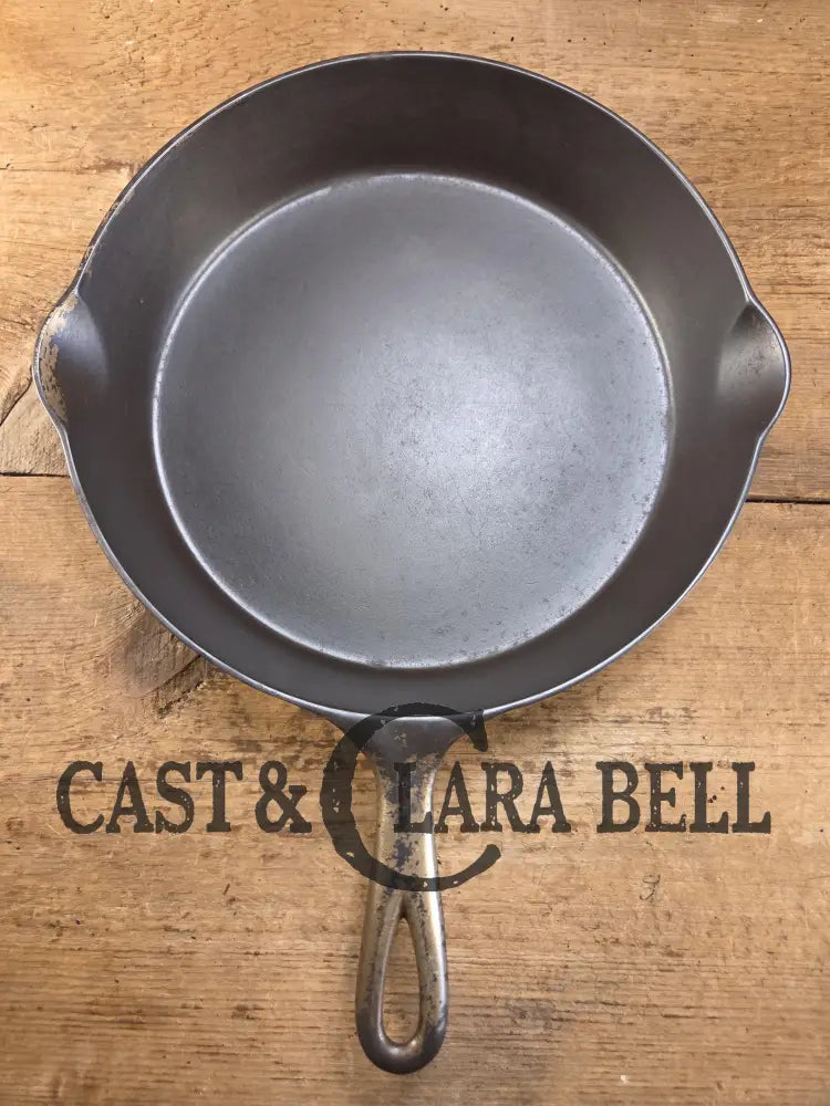 1920’s Wagner Sidney O #9C ’Arc Straight’ Skillet Heat Ring. Beautiful design superior performance. Nickel exterior