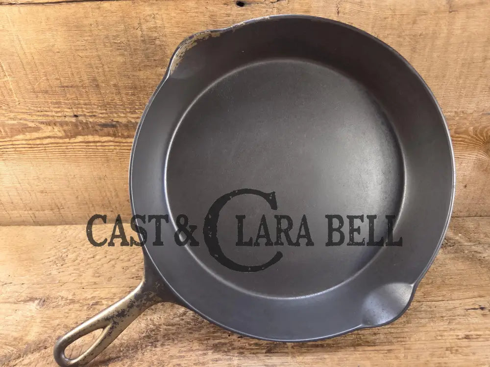 1920’s Wagner Sidney O #9C ’Arc Straight’ Skillet Heat Ring. Beautiful design superior performance. Nickel exterior